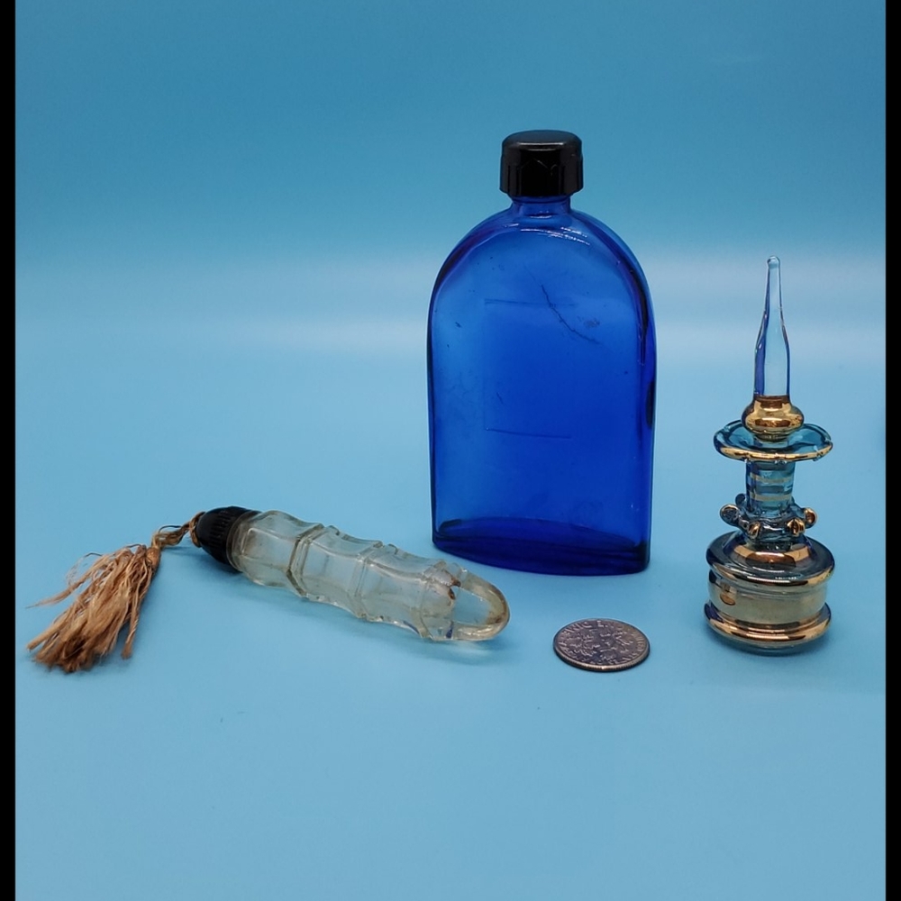 2 VINTAGE perfume bottles & 1 newer Egyptian•💎 - Picture 2 of 16